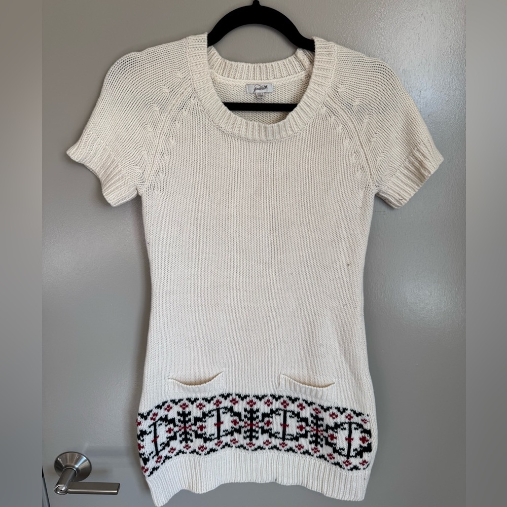 Grace Cream Short Sleeve Sweater with Black and Red Hem